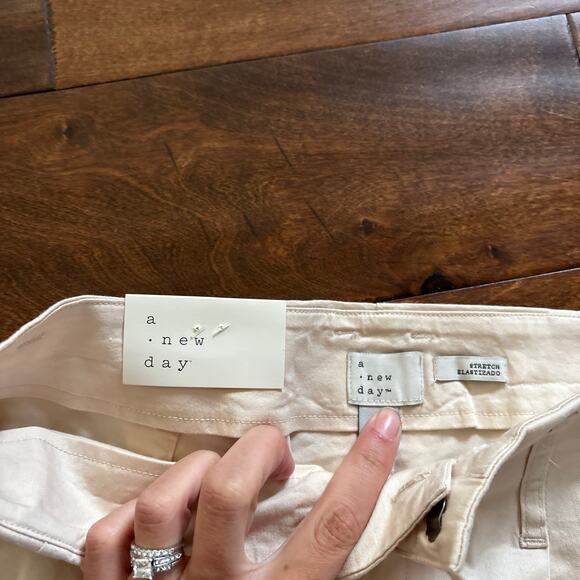 NWT A New Day Stretch High Waisted Wide Leg Cargo Pants Cream Women's Size 10 - Picture 5 of 11